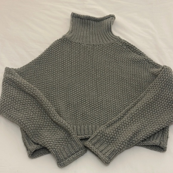 Anthropologie Grey Knit Cropped Turtleneck Small - Picture 2 of 5